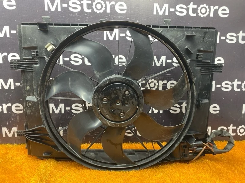 Вентилятор радиатора Mercedes-Benz C-Class 2014 A0999061100 W205 274.920