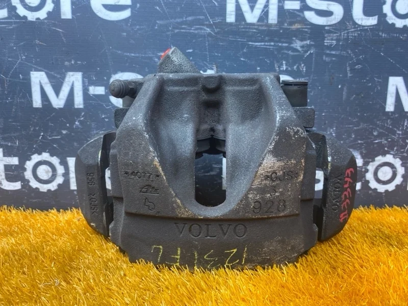 Суппорт Volvo XC60 2015 36002410 DZ40 B4204T11, передний правый