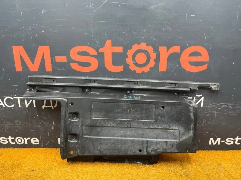 Защита днища кузова Audi Q5 2009 8R0825208B 8R CAL, правая