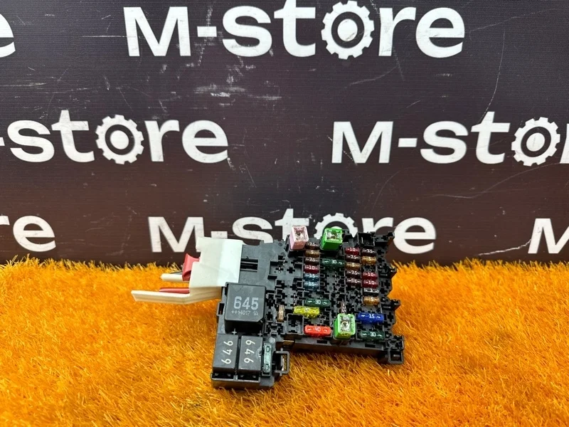 Блок предохранителей Audi A3 2014 5Q0937615C 8V CXS