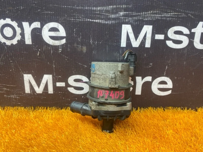 Помпа дополнительная Audi Q7 2012 8K0965567 4LB CJT