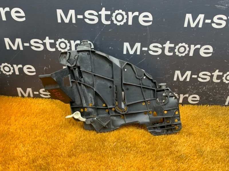 Кронштейн фары Volkswagen Touareg 2007 7L6941292 7L BHK, правый