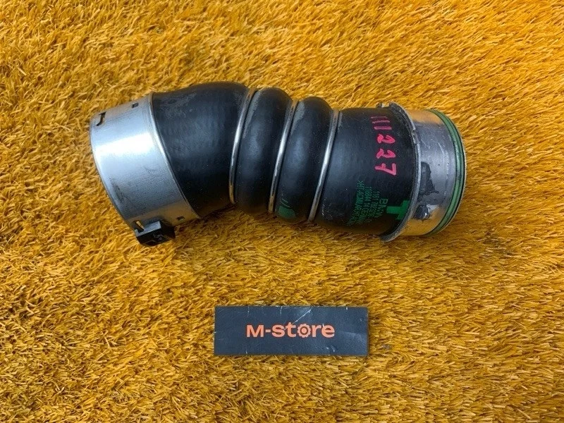 Патрубок интеркулера Bmw X5 2013 11617823236 F15 N57D30A, правый