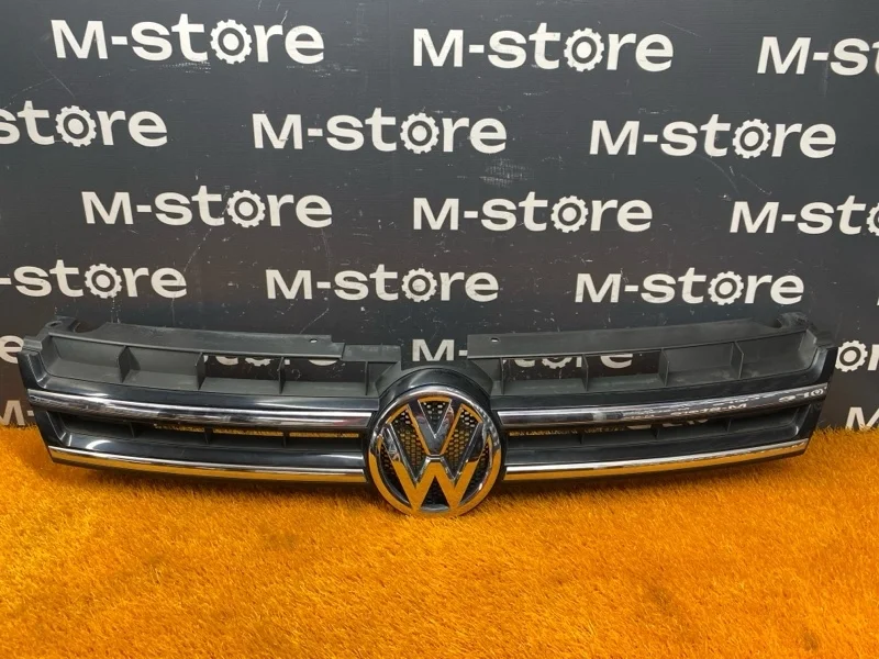 Решетка радиатора Volkswagen Touareg 2012 7P6853651A 7P CGR