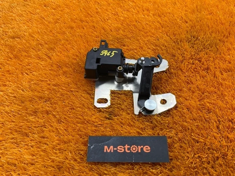 Активатор замка багажника Volkswagen Touareg 2007 7L6827425A 7L BHK