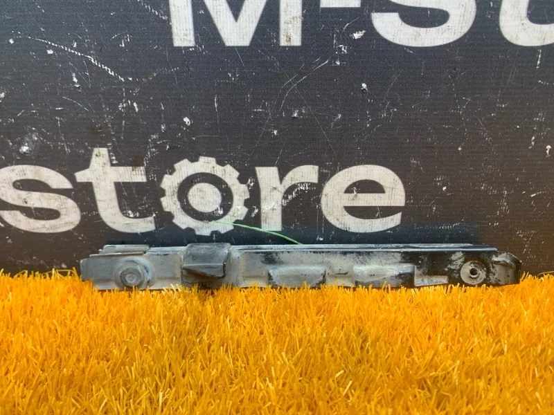 Крепление бампера Mercedes-Benz E-Class 2005 A2118801114 W211 272.943, переднее левое