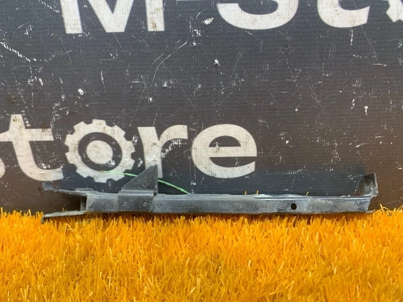 Крепление бампера Mercedes-Benz E-Class 2005 A2118801214 W211 272.943, переднее правое