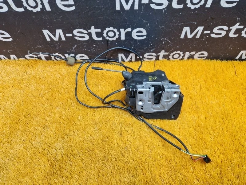 Замок двери Mercedes-Benz C-Class 2001 A2037201935 W203 111.955, передний левый