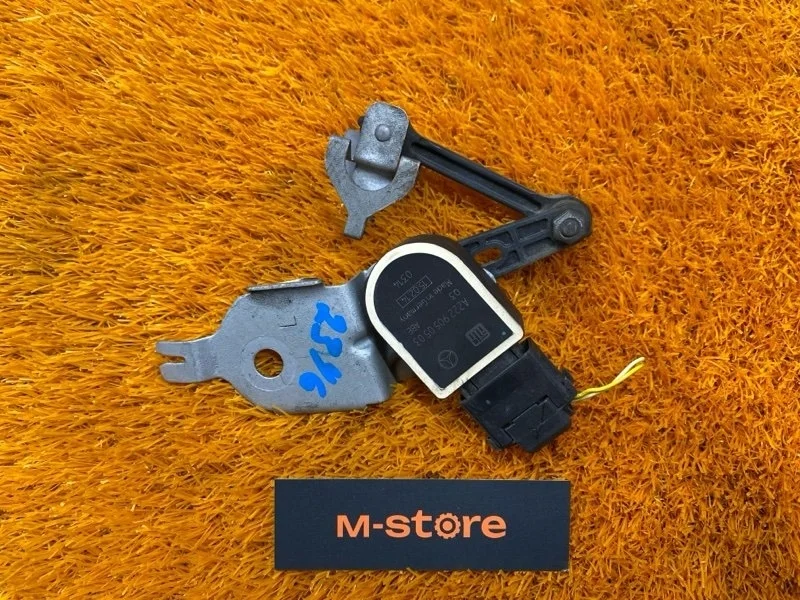 Датчик высоты дорожного просвета Mercedes-Benz C-Class 2014 A2229050503 W205 274.920, передний левый