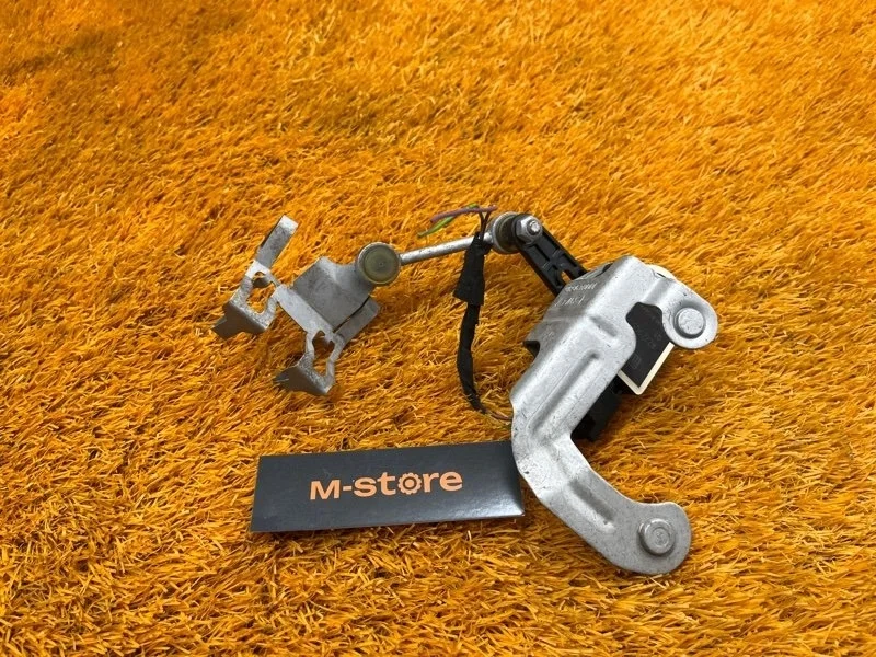 Датчик высоты дорожного просвета Mercedes-Benz C-Class 2014 A2229050503 W205 274.920, задний правый