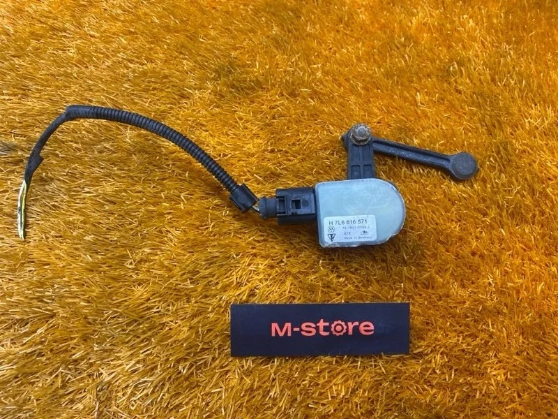 Датчик высоты дорожного просвета Volkswagen Touareg 2007 7L6616571 7L BHK, задний