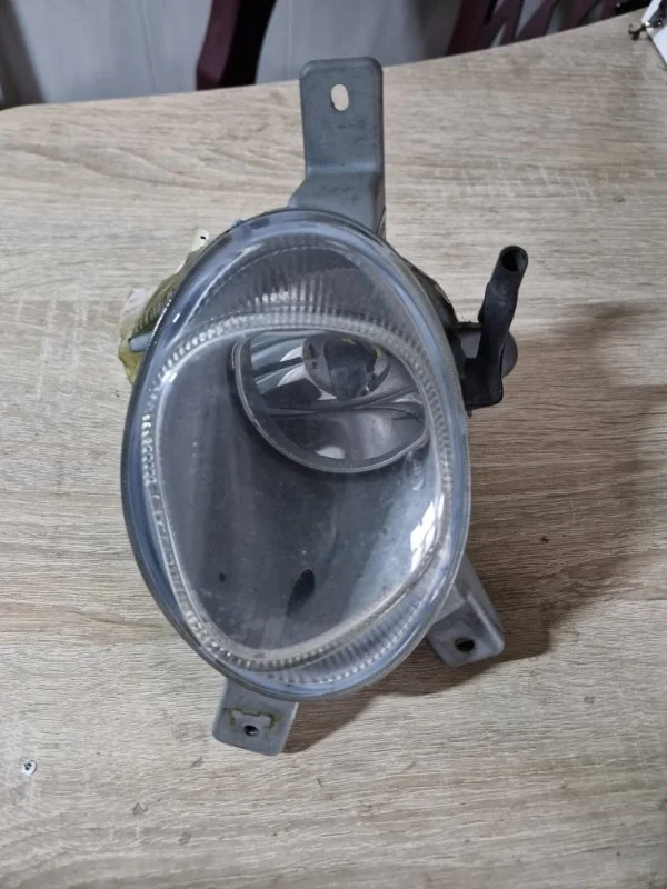 Фара противотуманная Volvo XC70 2007 P2