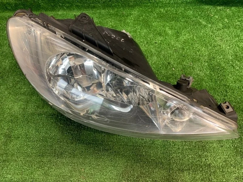 Фара правая Peugeot 206 2009