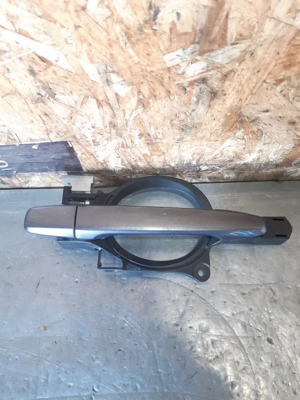 Ручка двери задней наружная правая Citroen C-Crosser I (2007—2013) 2009 KTR - СЕРАЯ ЭМАЛЬ PILBARA (ПИЛЬБ