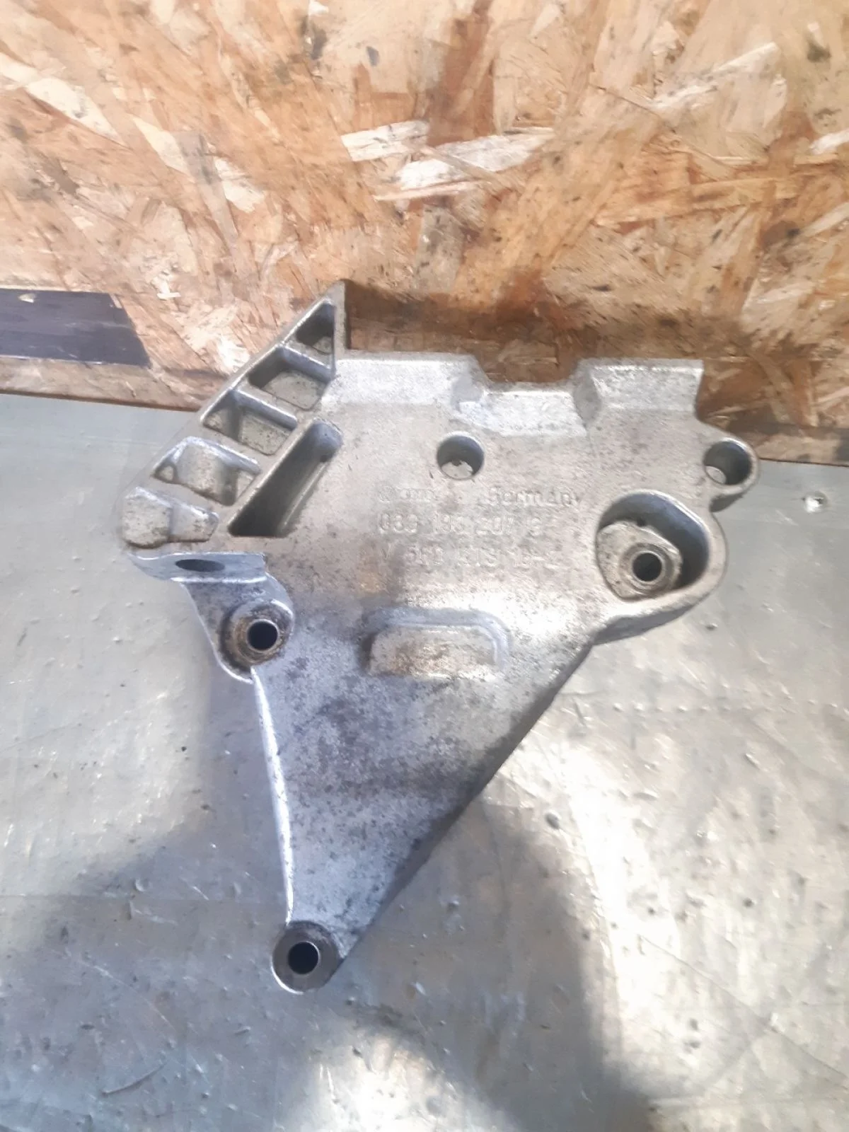 Кронштейн двигателя правый Skoda Octavia II рестайлинг (2008—2013) 2010 1Z/F9R