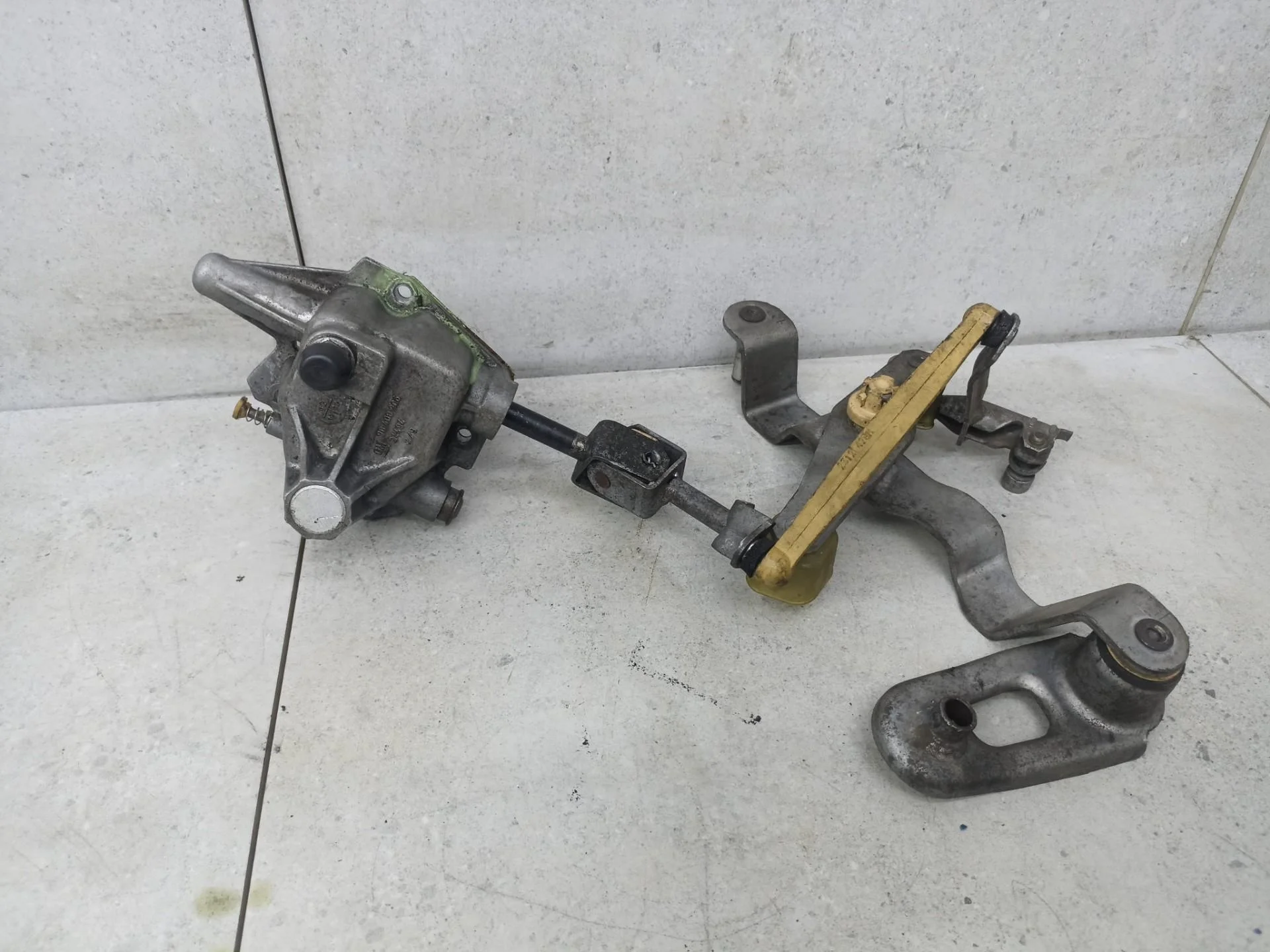 Механизм выбора передач Opel Astra H (2004 - 2007)