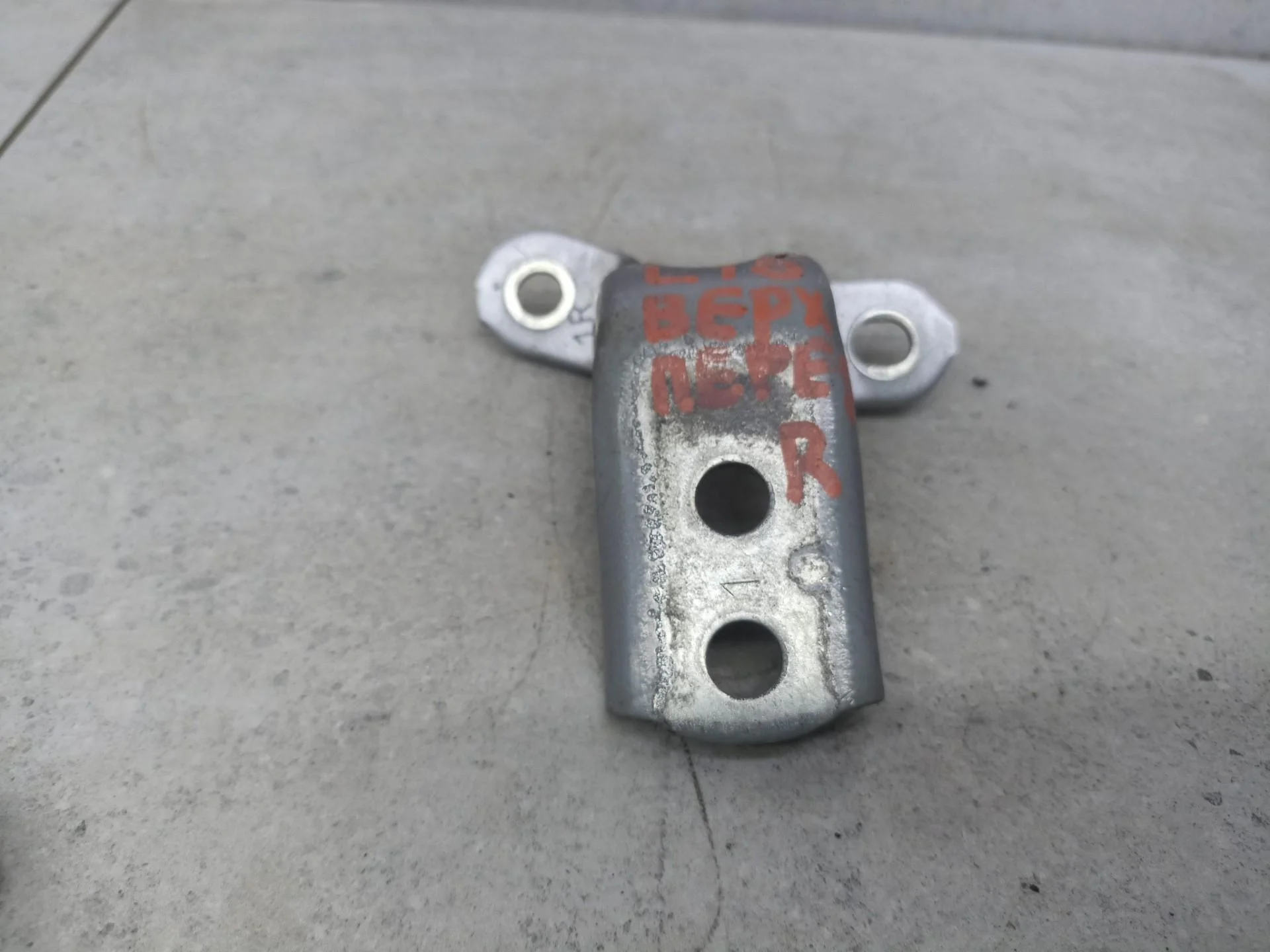 Петля двери передней правой Toyota C-HR AX10