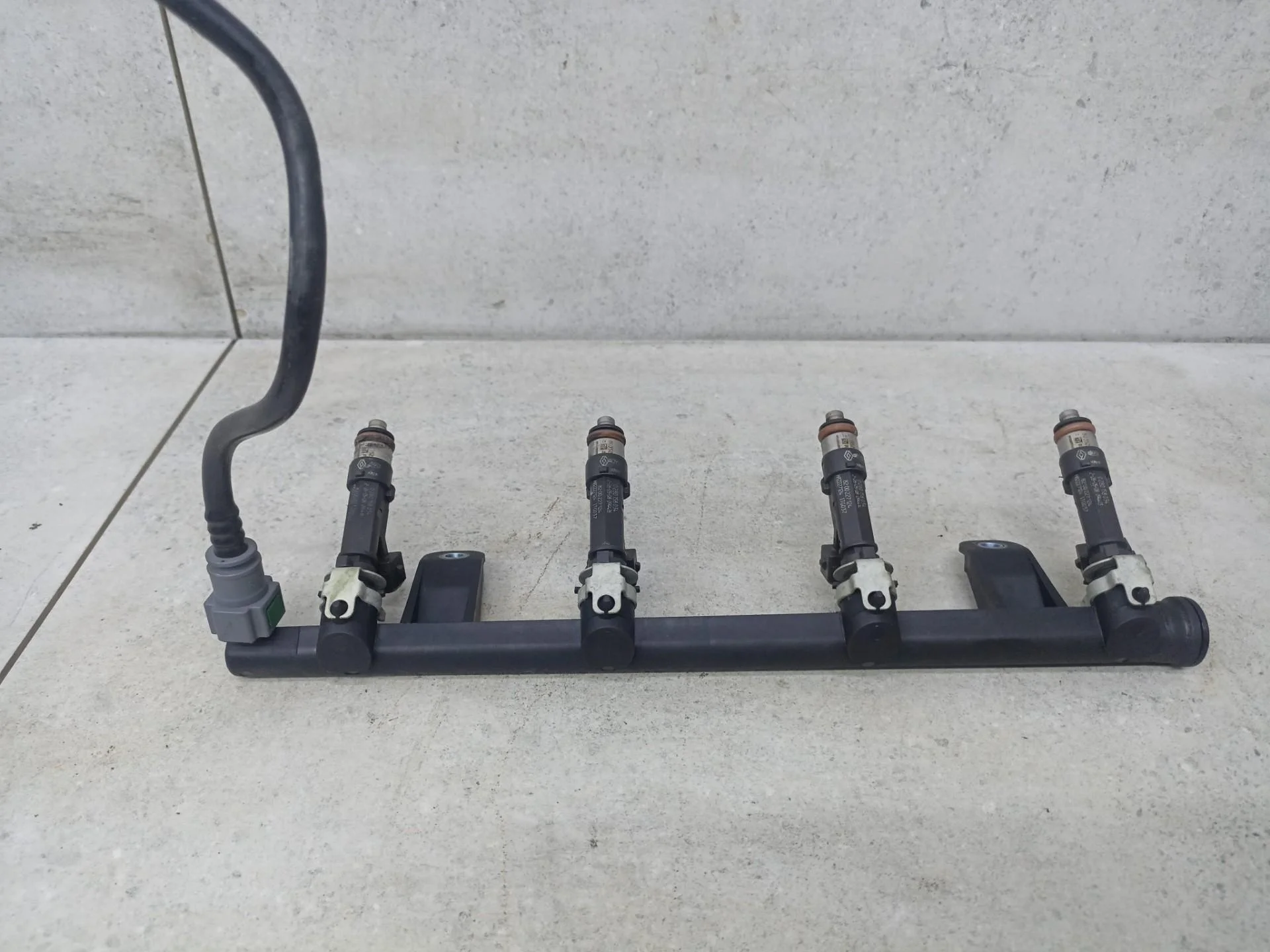 Топливная рампа Renault Logan (2004 - 2009)