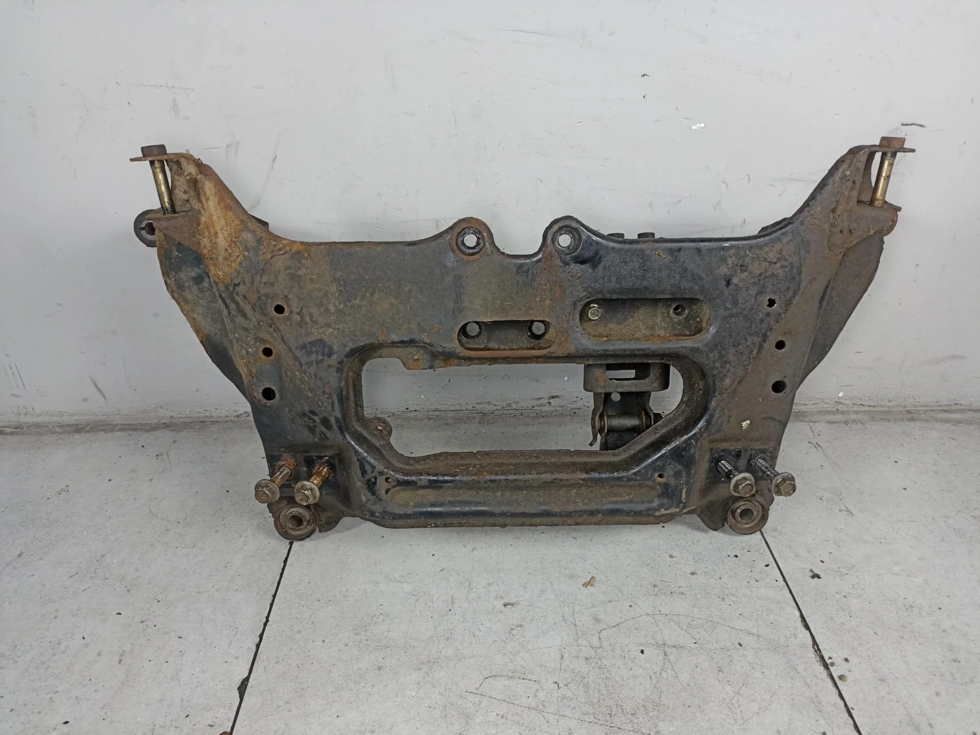 Передняя балка (подрамник) Nissan X-Trail T30