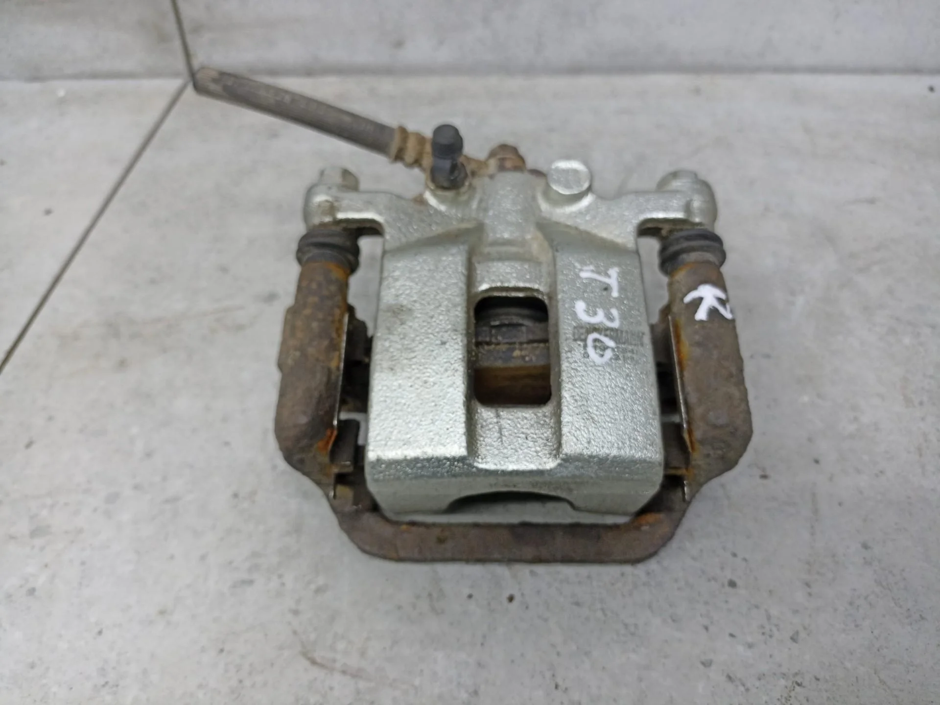 Суппорт тормозной задний правый Nissan X-Trail T30