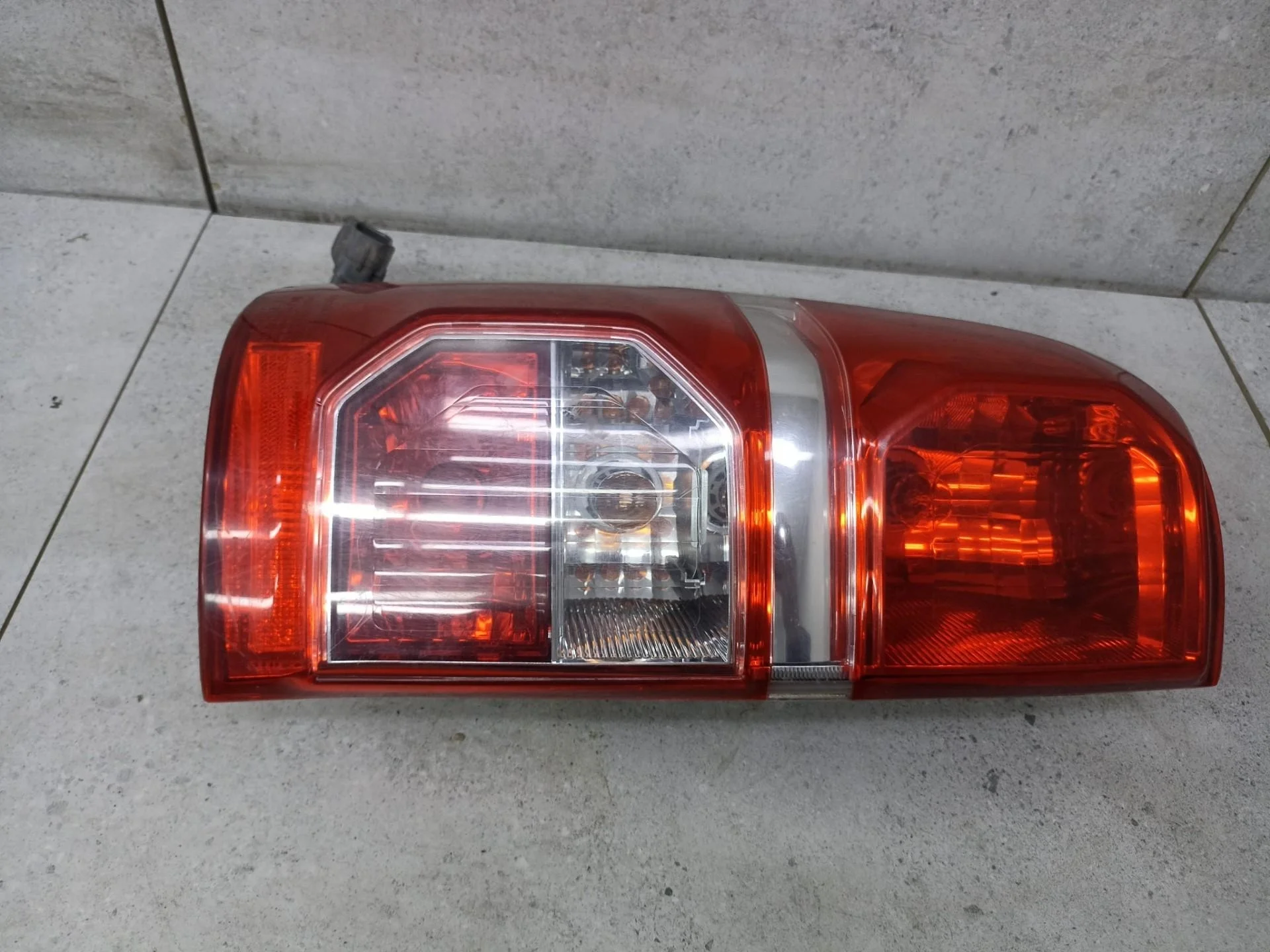 Фонарь задний левый Toyota Hilux 7 2-й рест. 2013