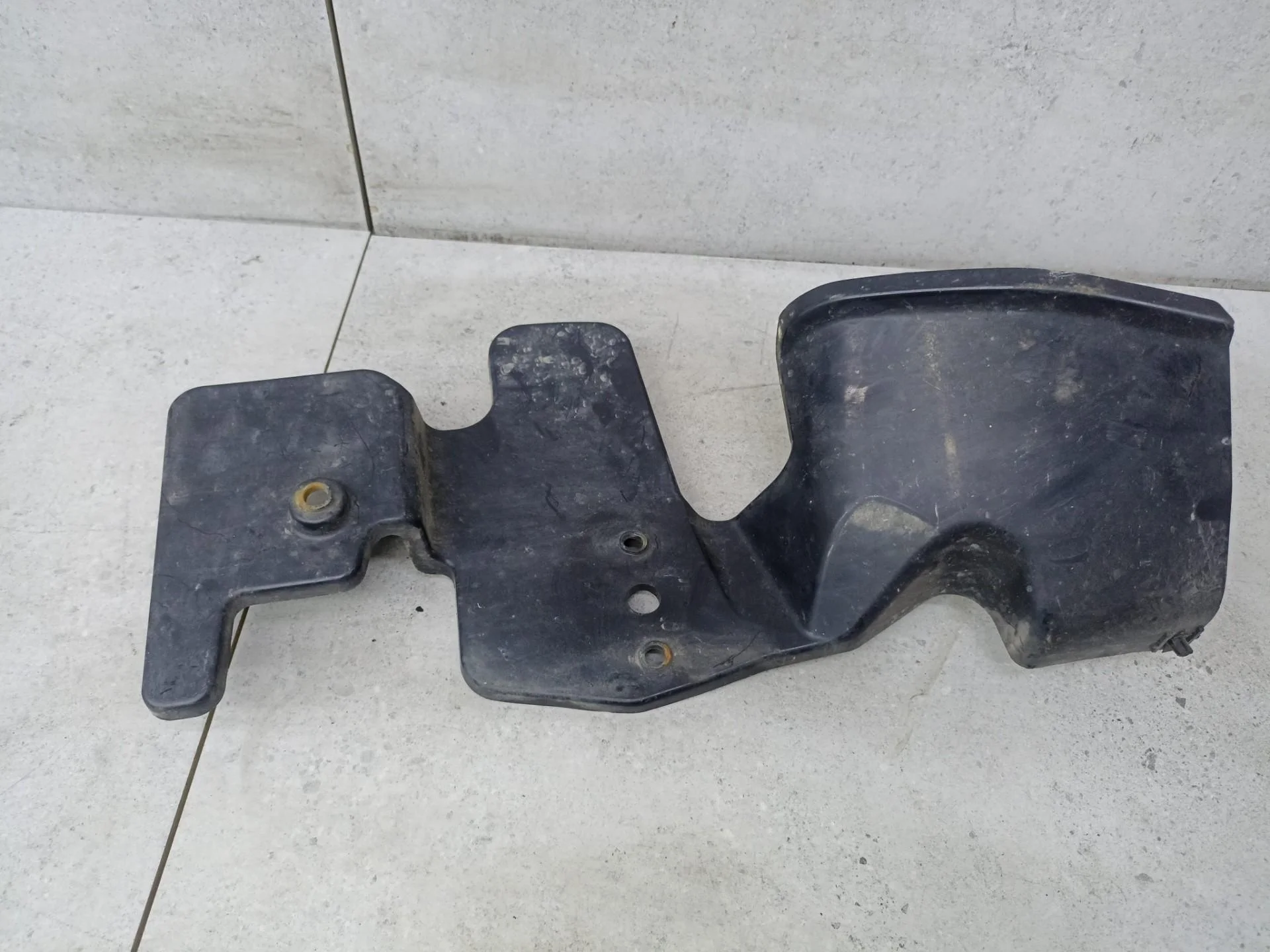 Воздуховод (дефлектор) радиатора левый Toyota