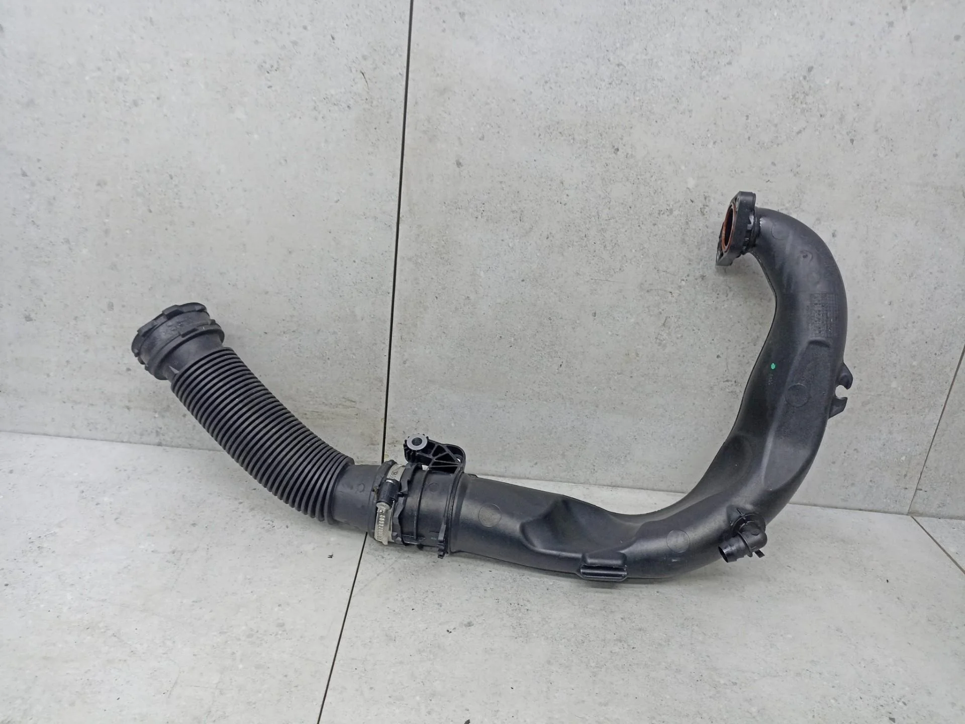 Патрубок чистого воздуха (к турбине) Renault 3