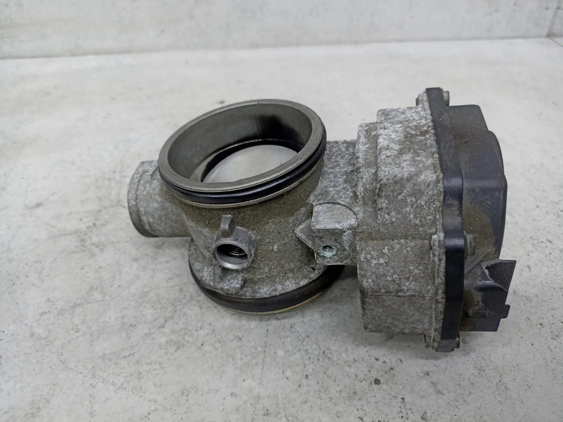 Дроссельная заслонка Lada Largus 2014 8200063652