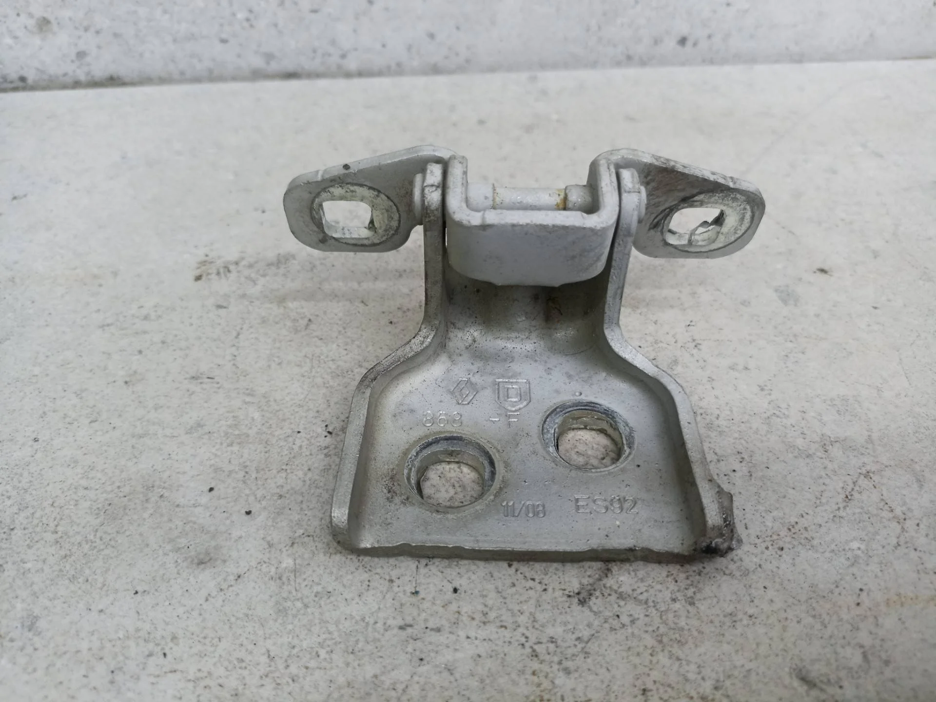 Петля двери передней Renault Logan 2008 6001546883