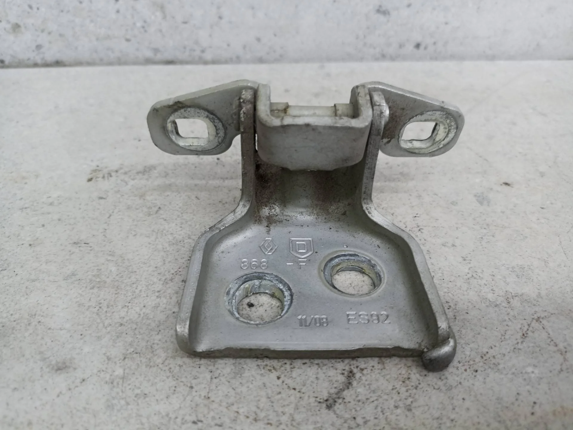 Петля двери передней Renault Logan 2009 6001546883