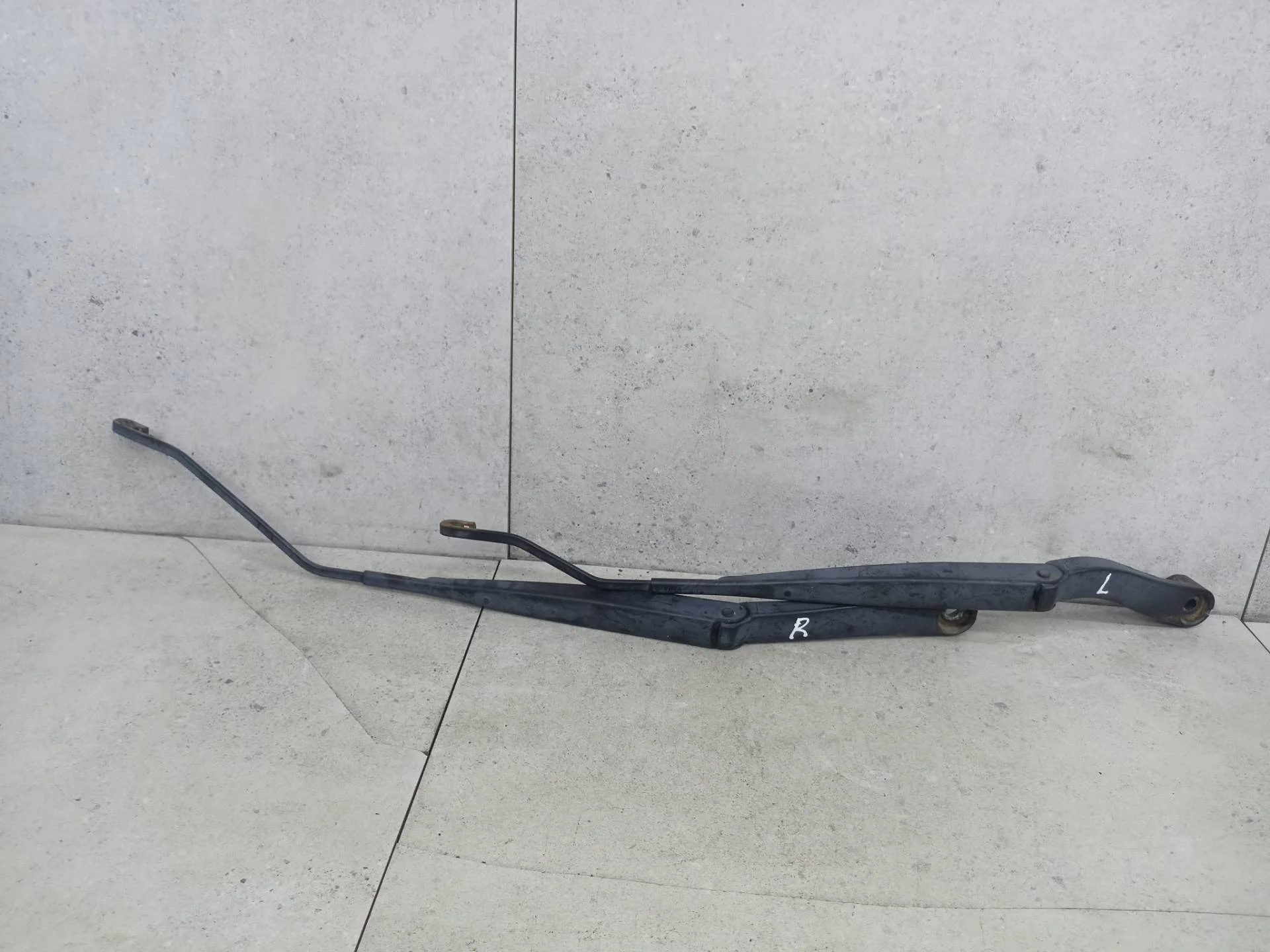 Поводок стеклоочистителя Chevrolet Cruze 2012