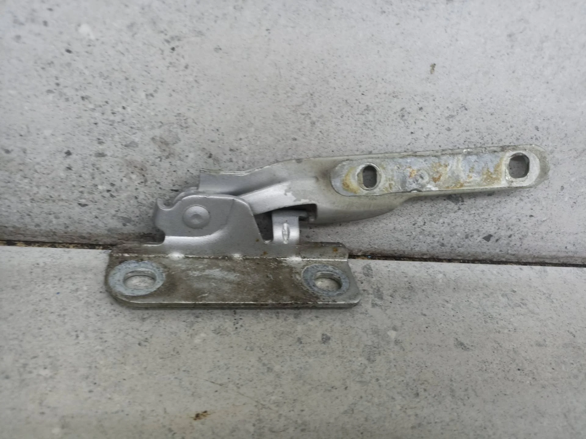 Петля капота левая Lada Largus (2012 - 2026)