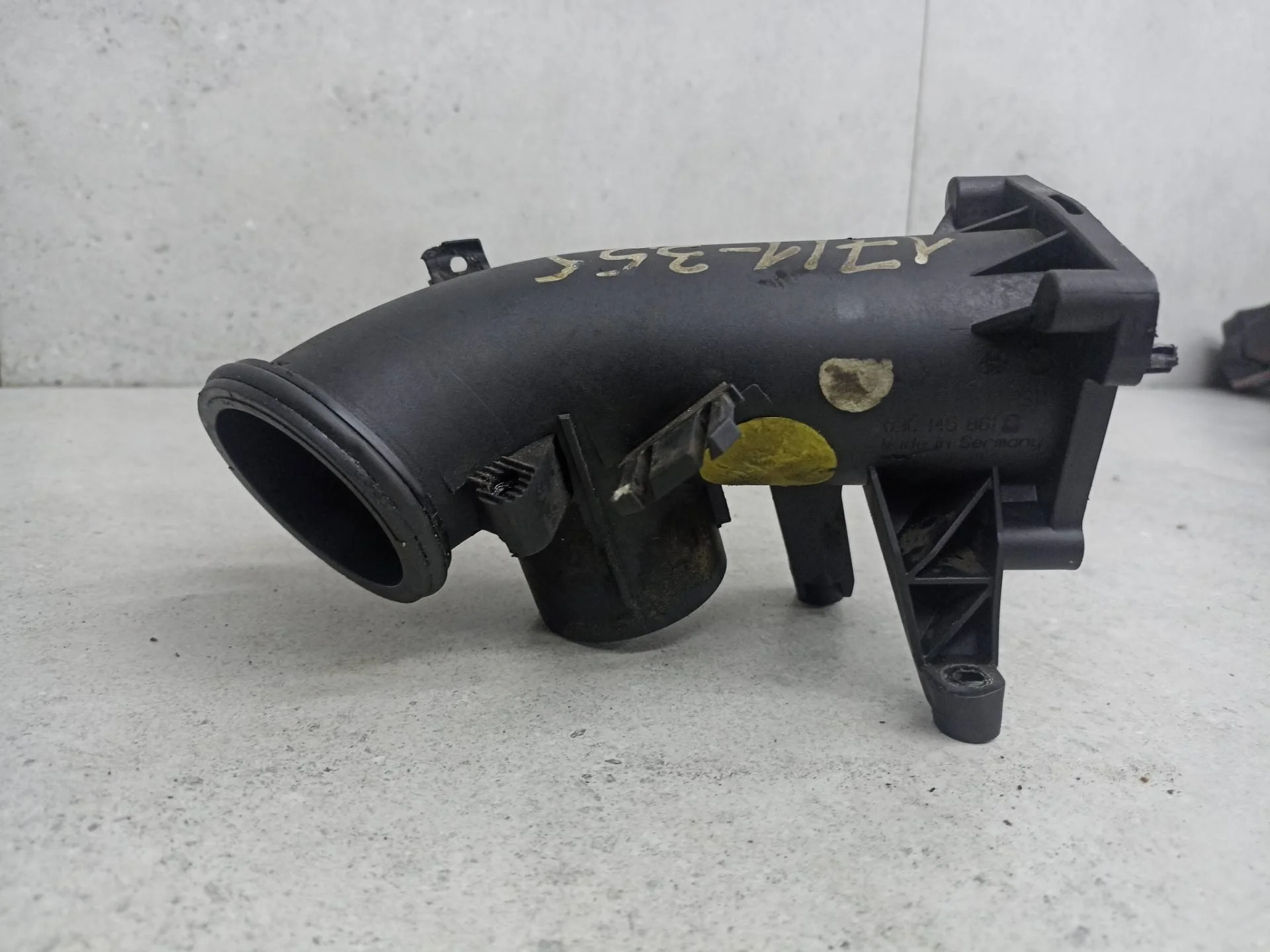 Патрубок впускного коллектора Volkswagen Golf 5