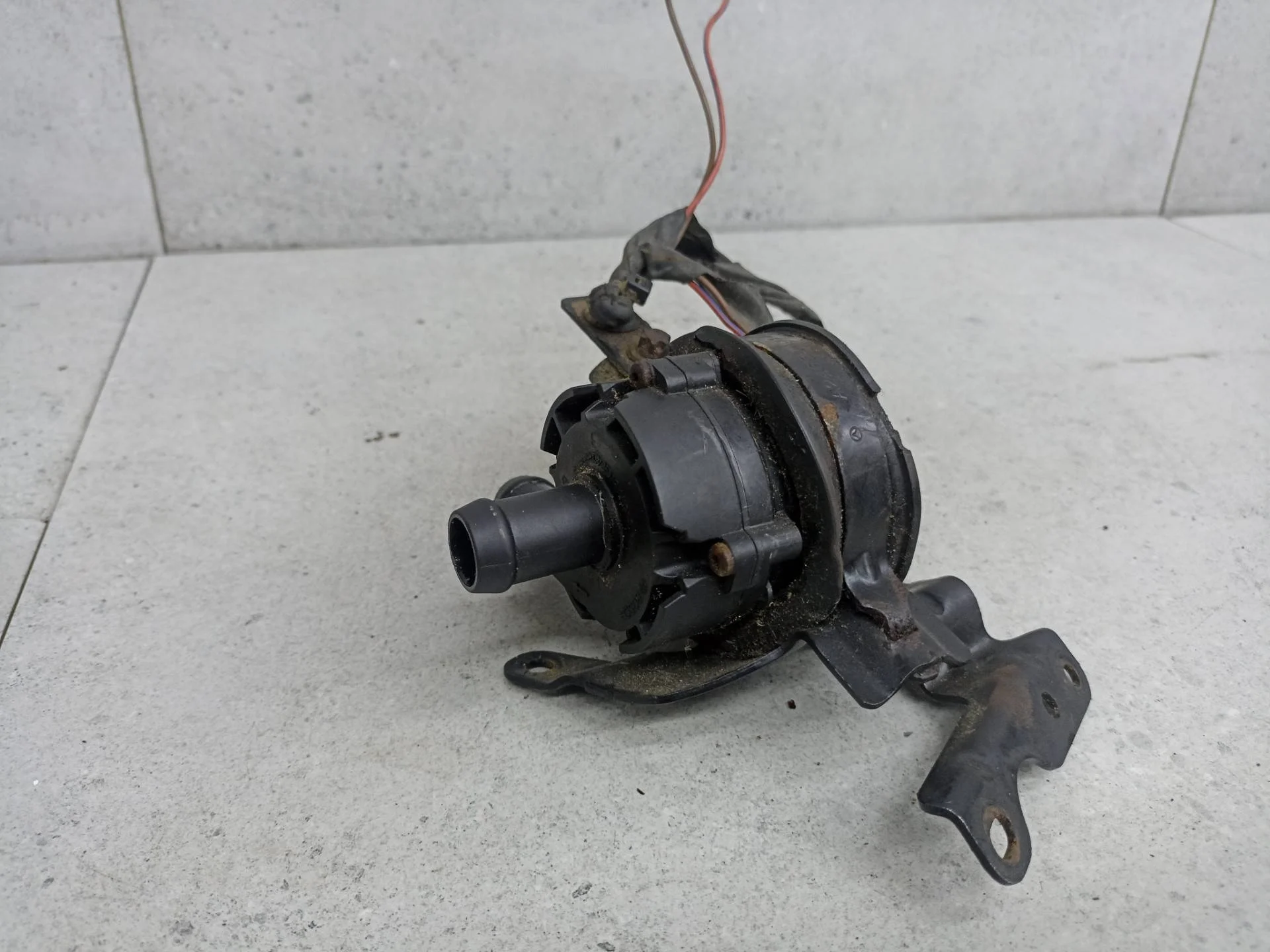 Насос антифриза дополнительный Mercedes-Benz B