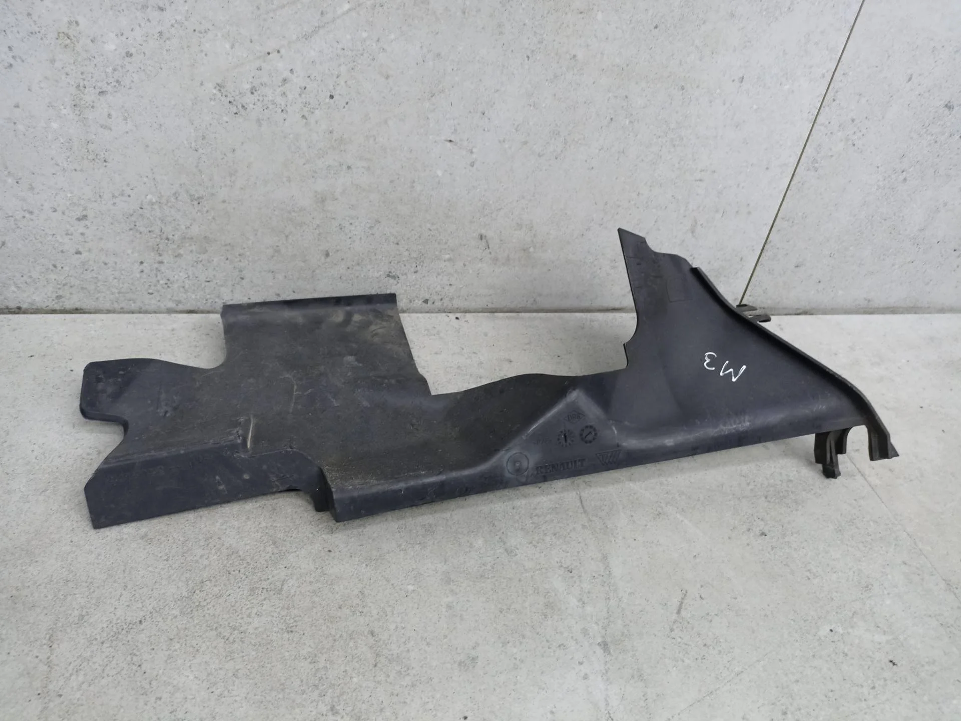 Воздуховод (дефлектор) радиатора правый Renault 3