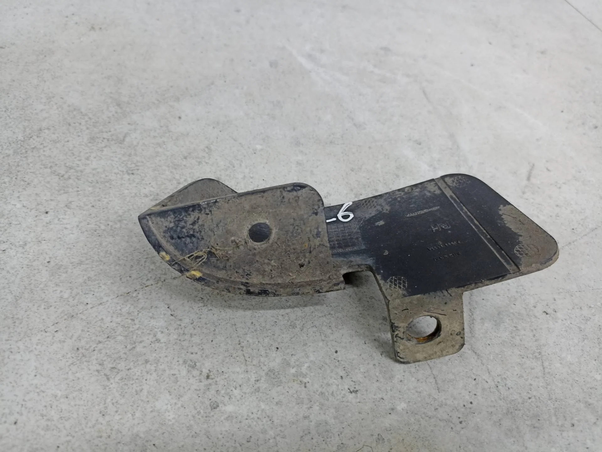 Брызговик задний правый Nissan Juke F15 2014