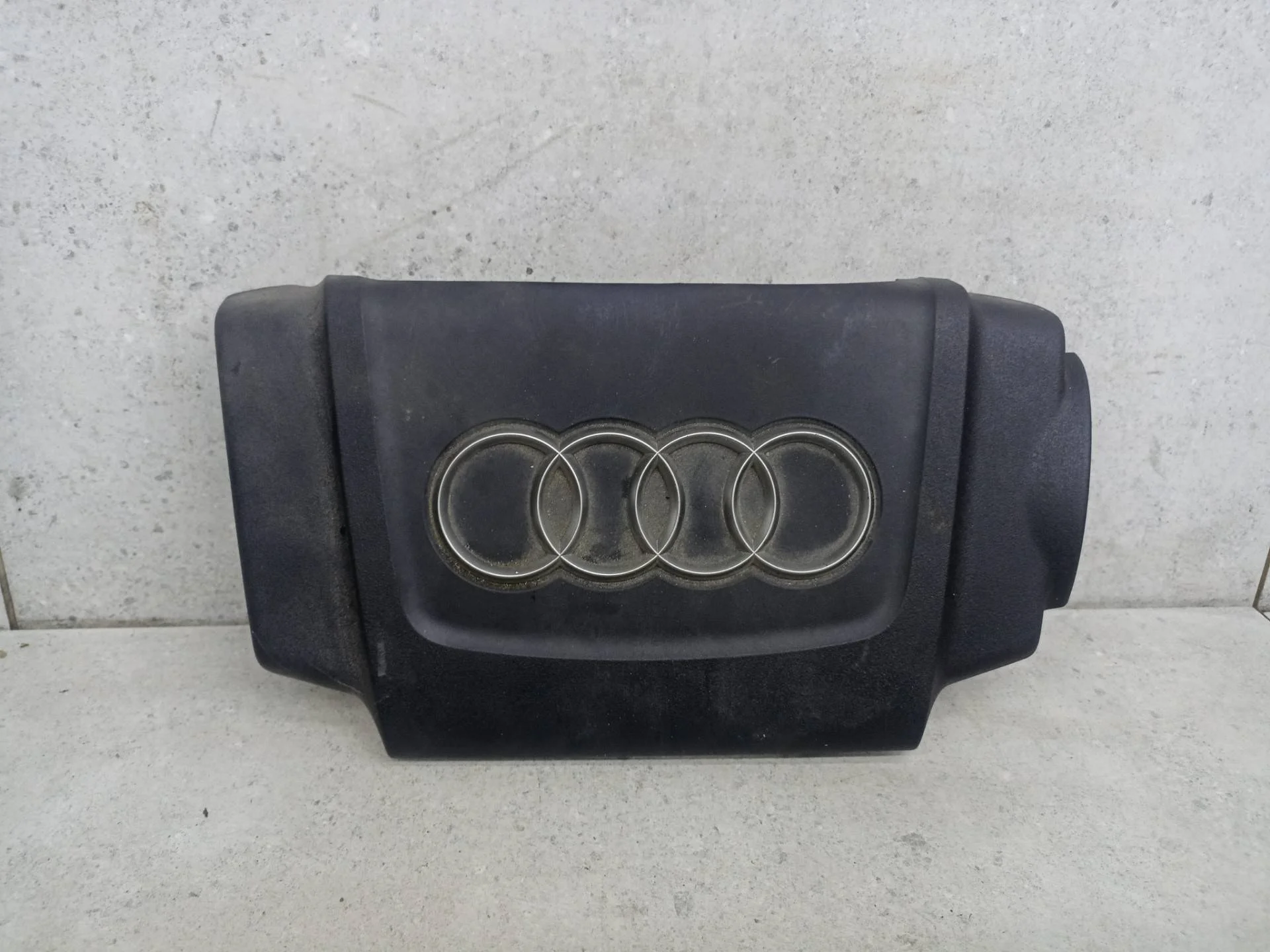 Декоративная крышка двигателя Audi A6 C7 2012
