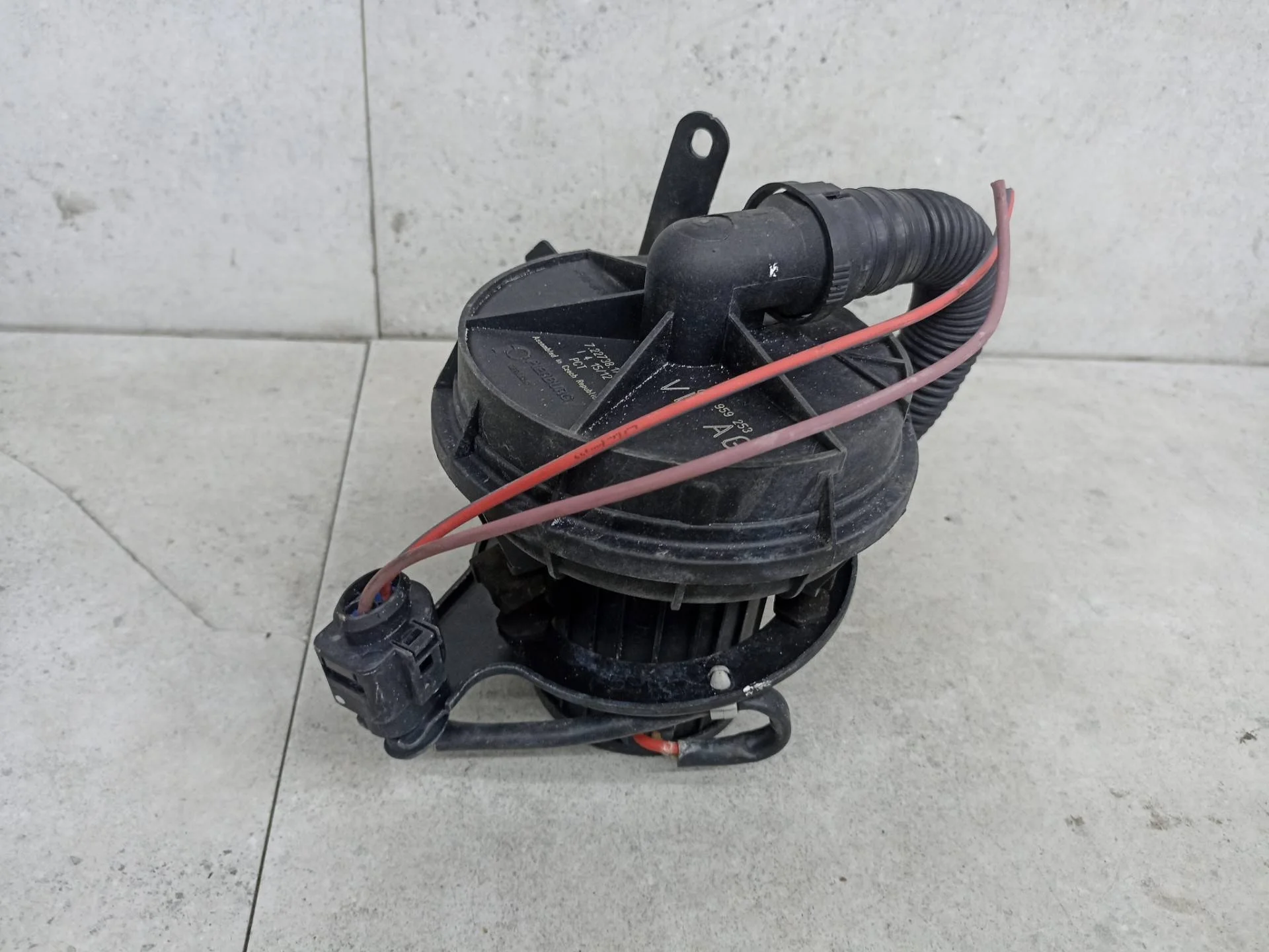 Насос воздушный Audi A6 C7 2012 079959231A