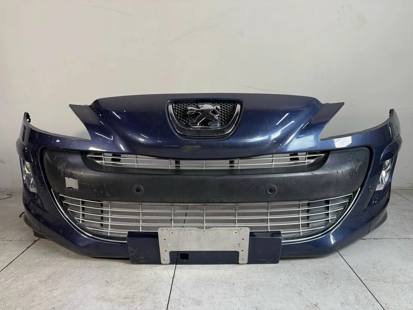 Бампер передний Peugeot 308 2010 9680484677