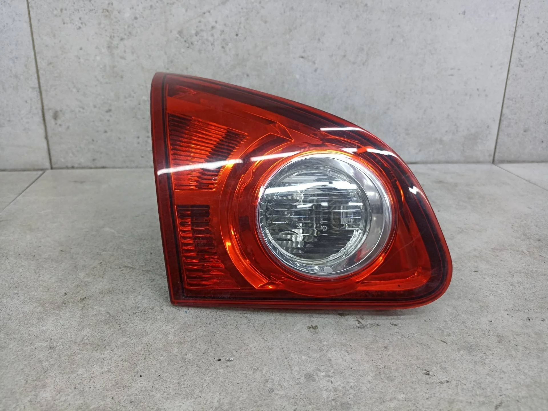 Фонарь крышки багажника левый Nissan Qashqai J10