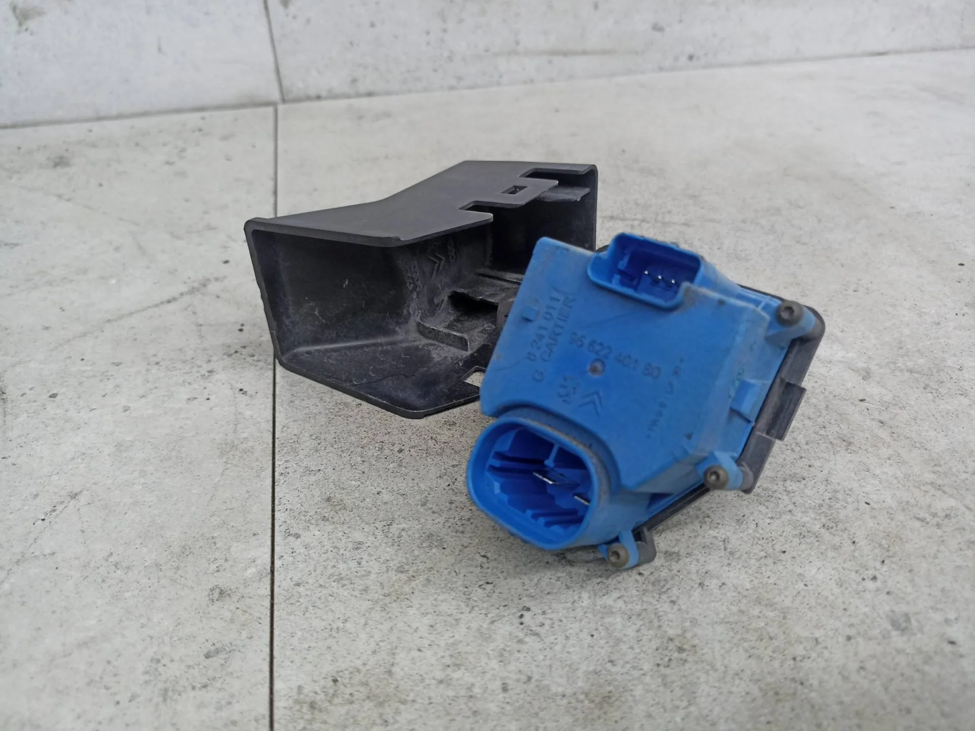 Реле электровентилятора Peugeot 3008 2010