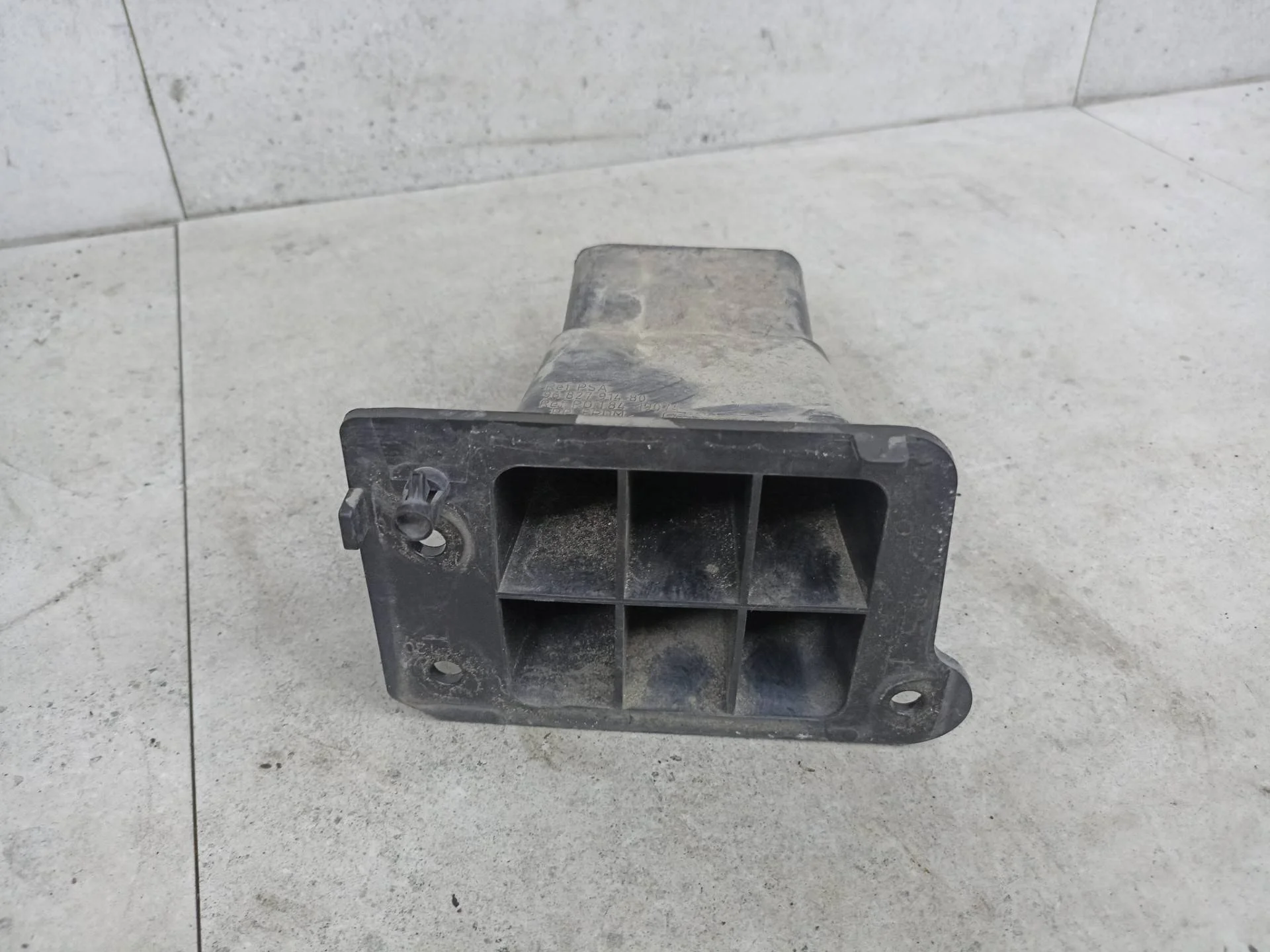 Крепление переднего бампера левое Peugeot 3008