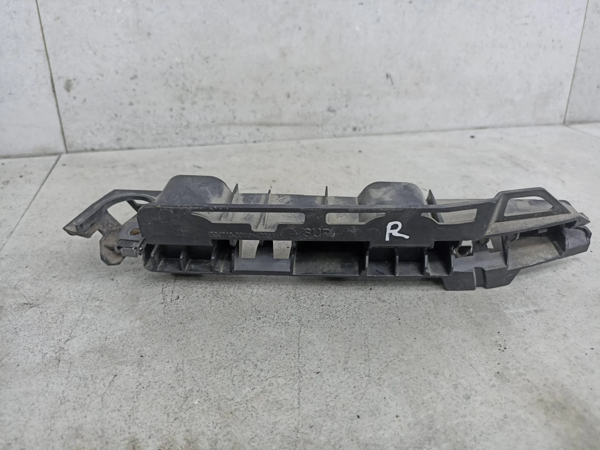 Крепление переднего бампера правое Peugeot 3008