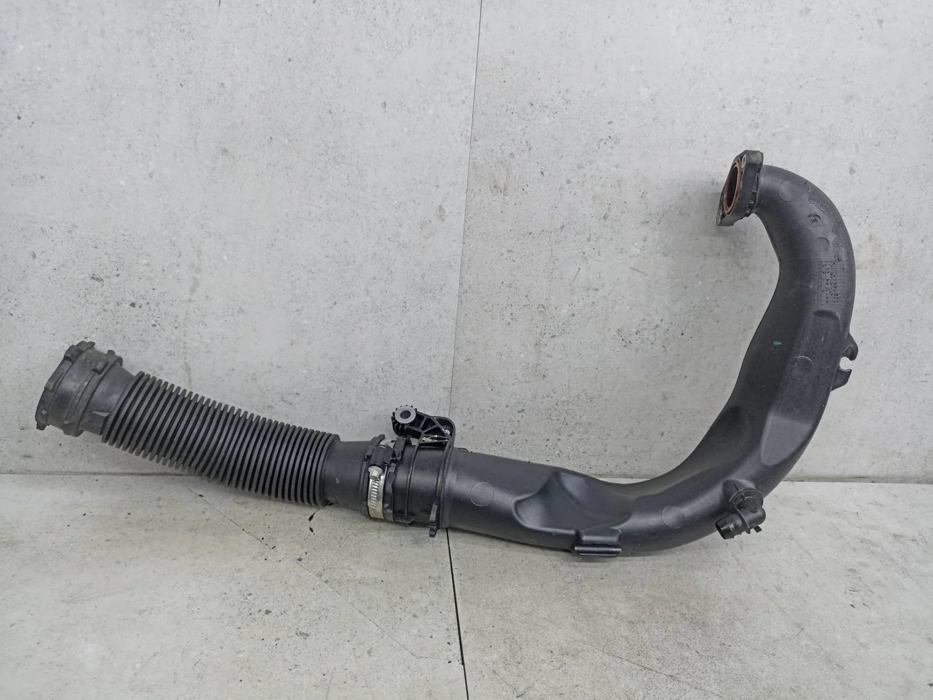 Патрубок чистого воздуха (к турбине) Renault 3