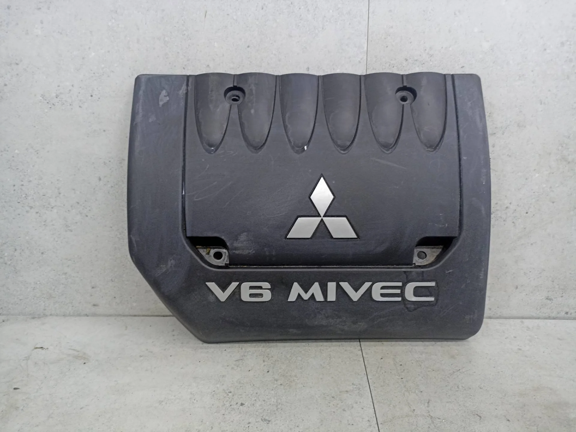 Декоративная крышка двигателя Mitsubishi Outlander