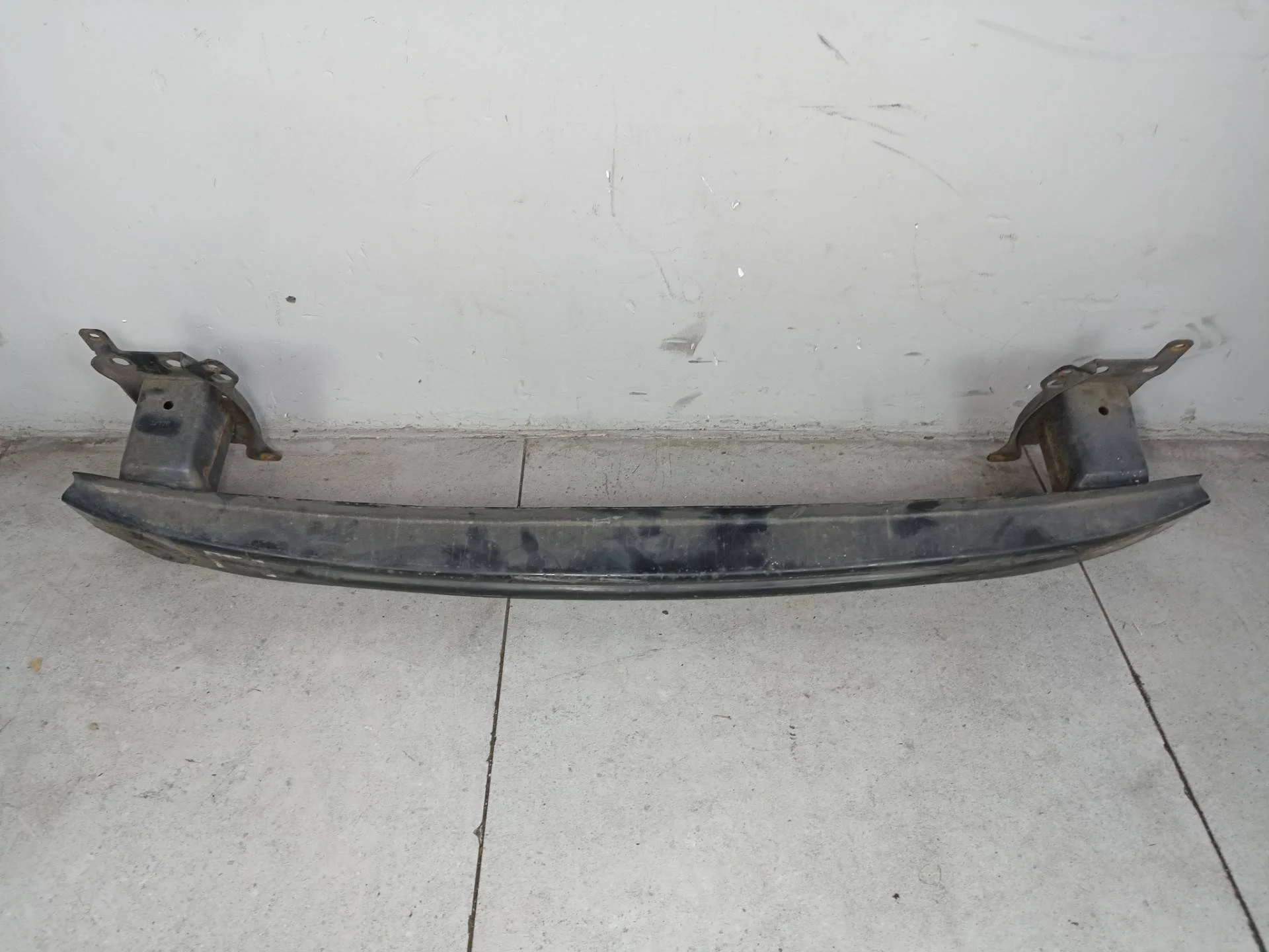 Усилитель переднего бампера Volkswagen Caddy 3