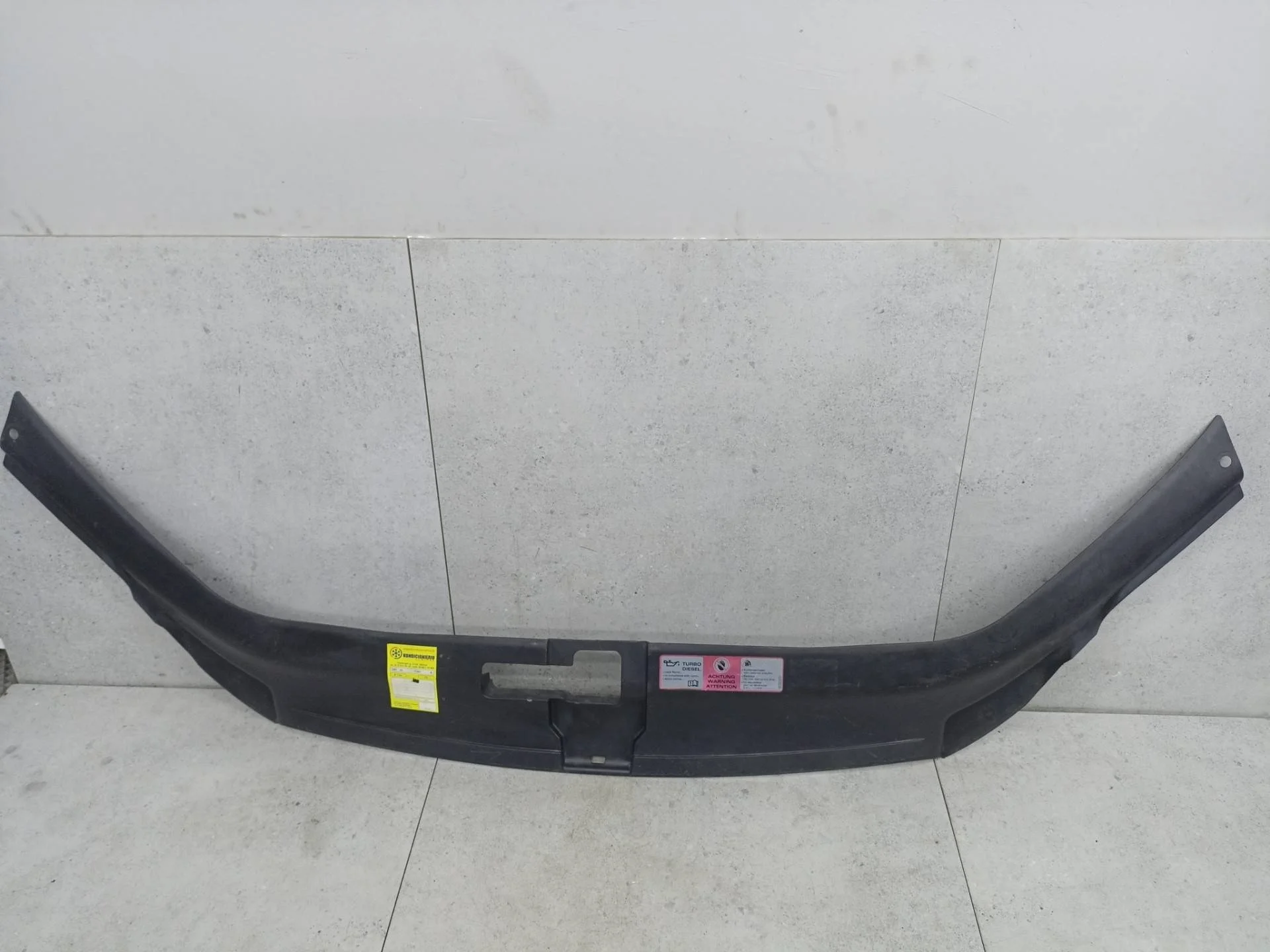 Накладка замка капота Audi Q7 4L 2009 4L0807081