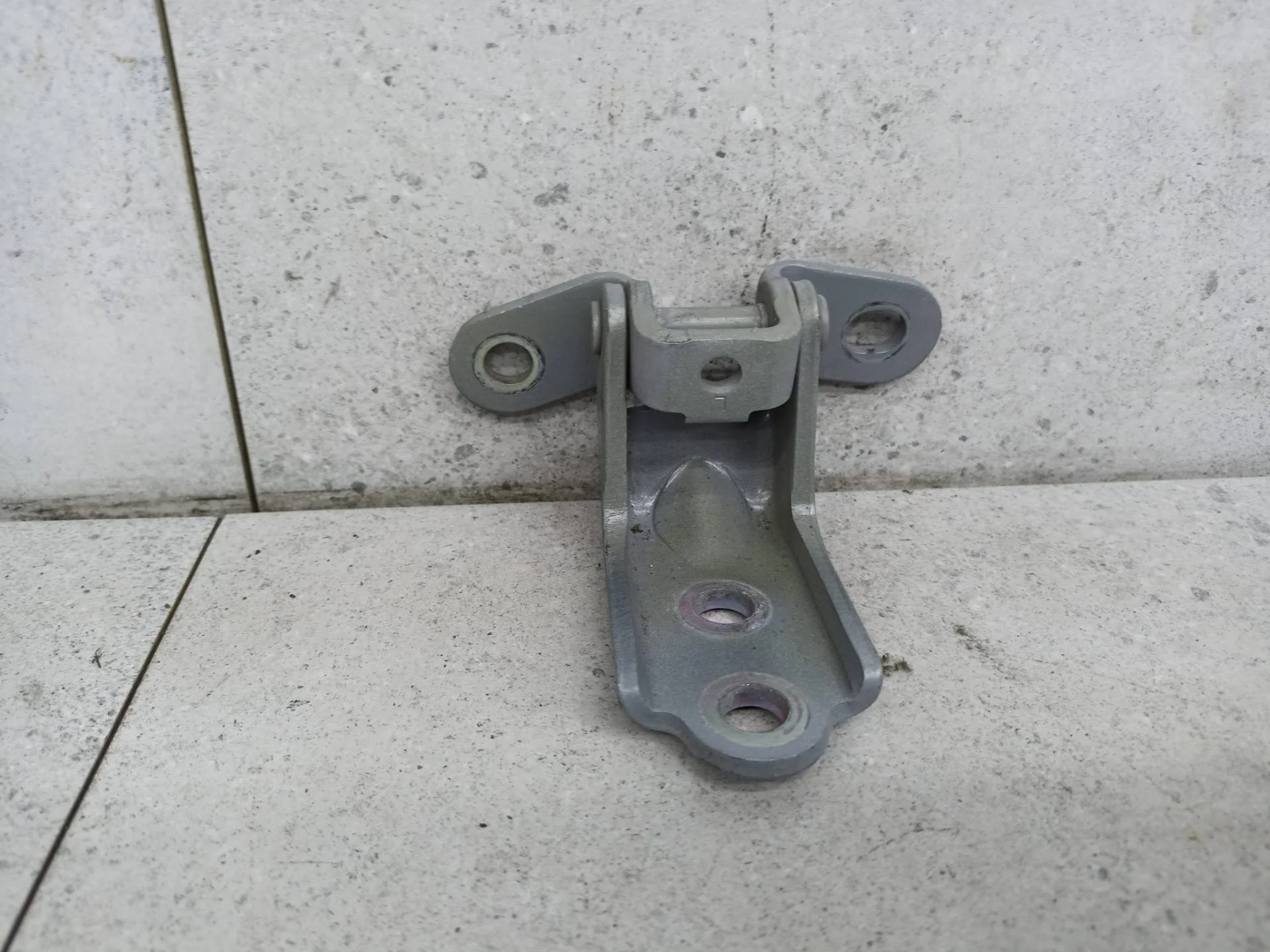 Петля двери передней левой Kia Sportage 4 рест.