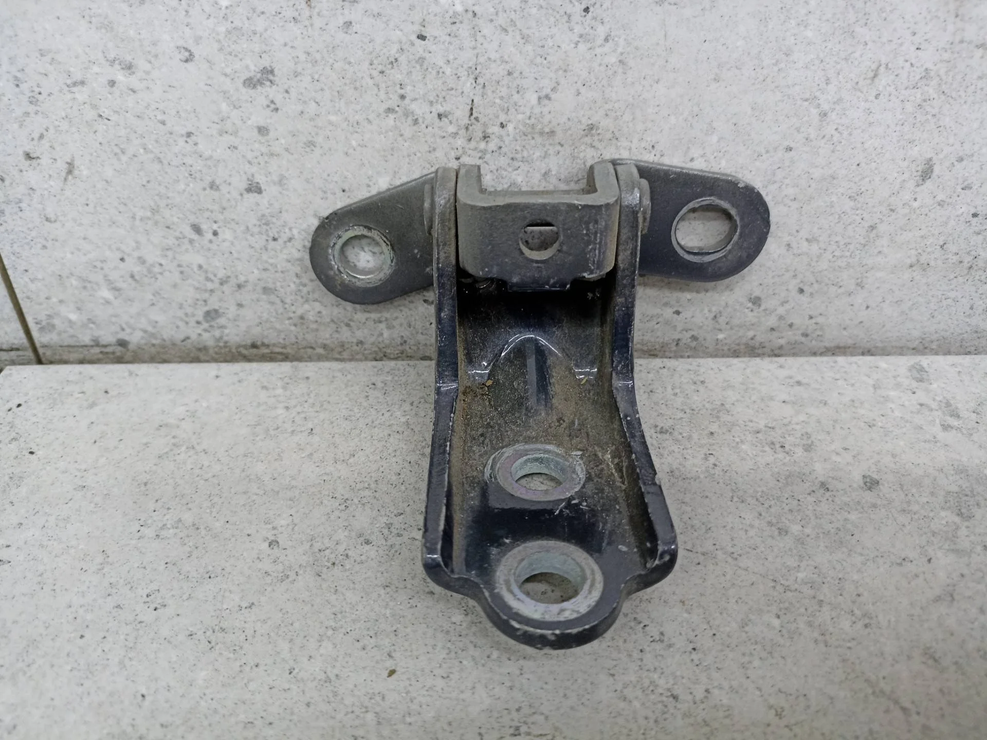 Петля двери передней левой Kia Sportage 4 рест.