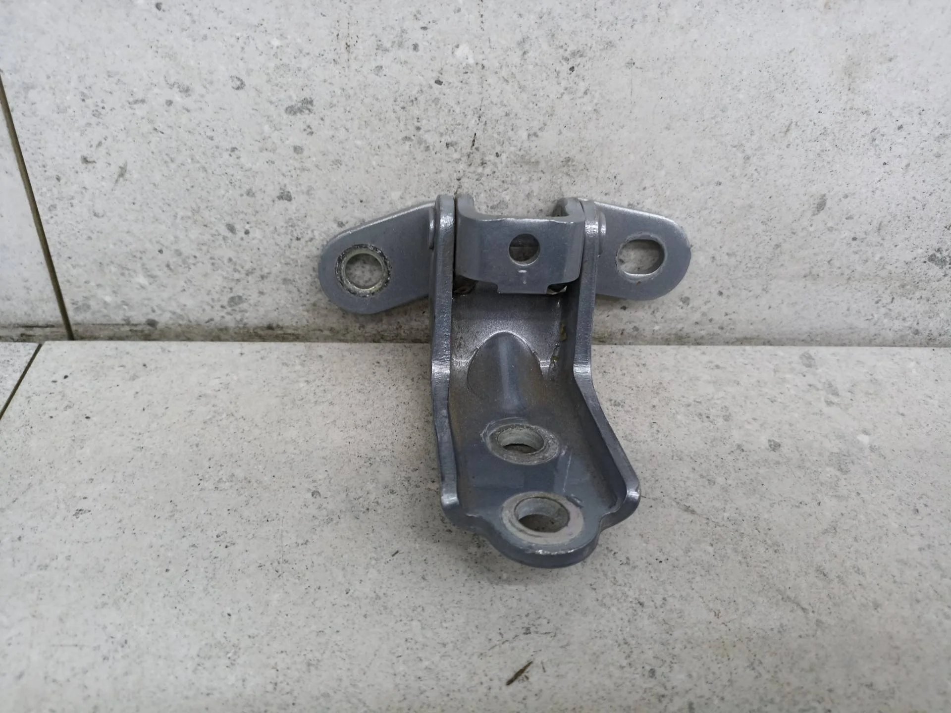 Петля двери передней левой Kia Sportage 4 рест.